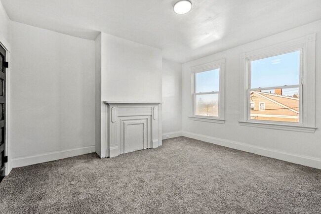 Building Photo - Stunning 3 bedroom home in Carrick available August 1!