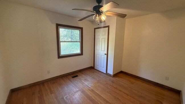 Building Photo - FRENCH VILLAGE RENTAL HOUSE - Private Home...