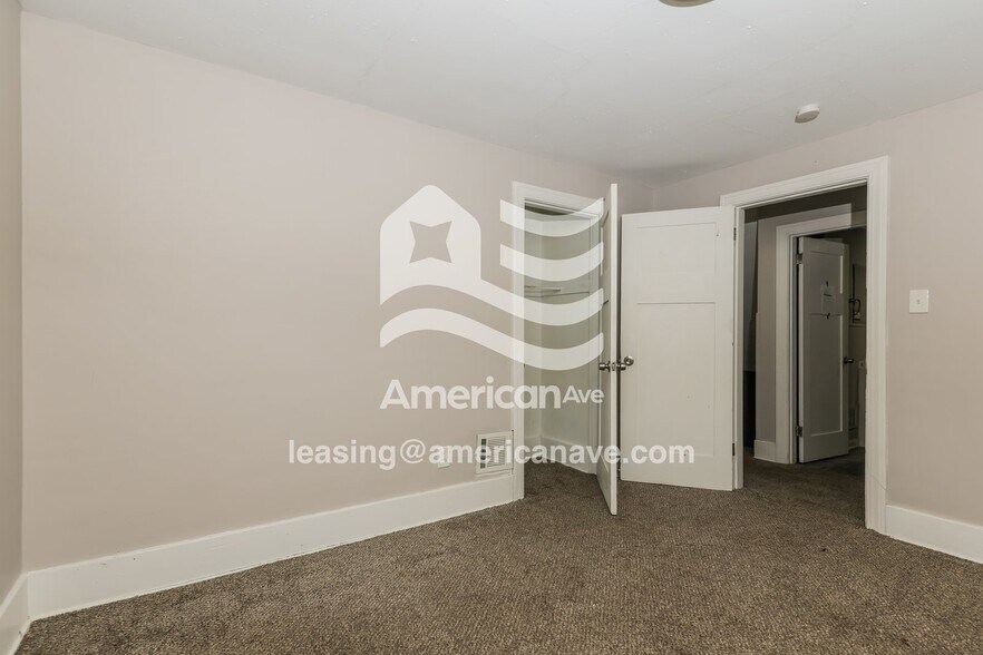 Building Photo - 133 E Elmwood Ave