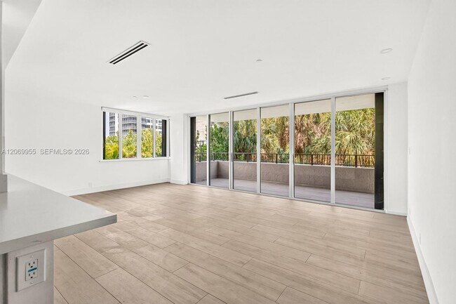 Building Photo - 251 Crandon Blvd