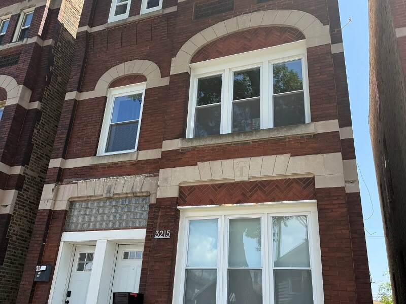 Building Photo - 3215 S Racine Ave