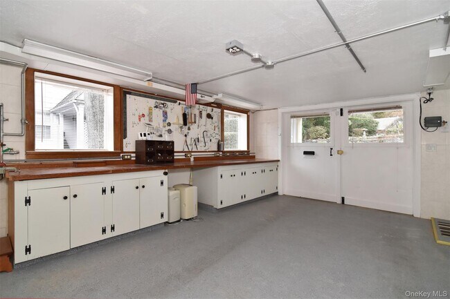 Building Photo - 68 Wildway