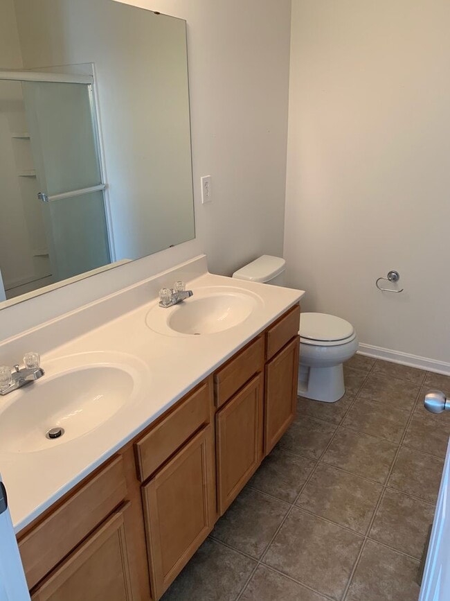 Building Photo - Beautiful 3 Bed 3 Bath Home For Rent!