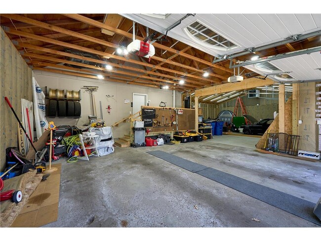 Building Photo - 1832 Essex Rd