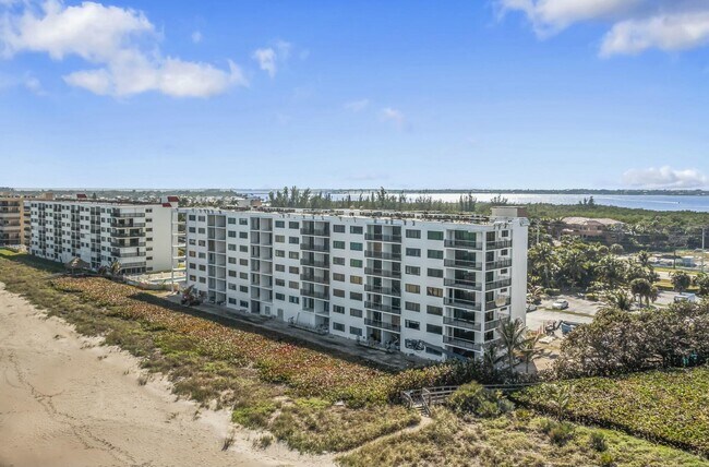 Building Photo - 10152 S Ocean Dr