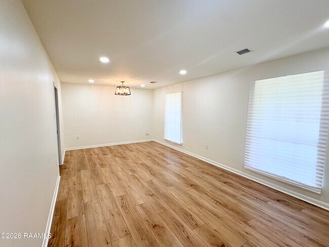 Building Photo - 10021 E Tampa Dr