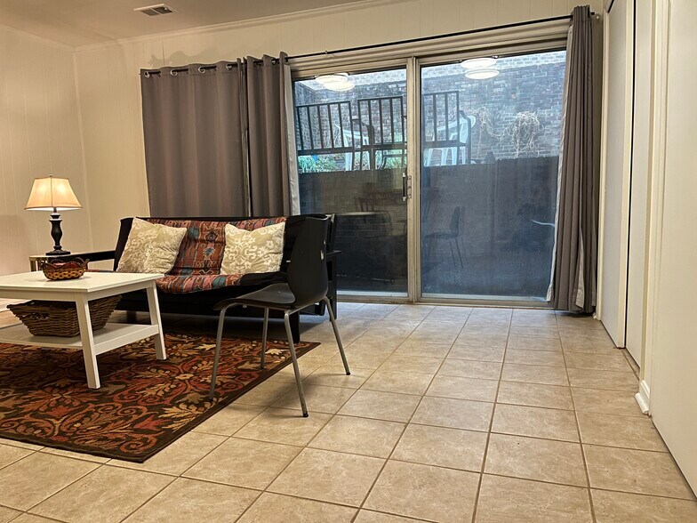 Building Photo - 603 G St SW