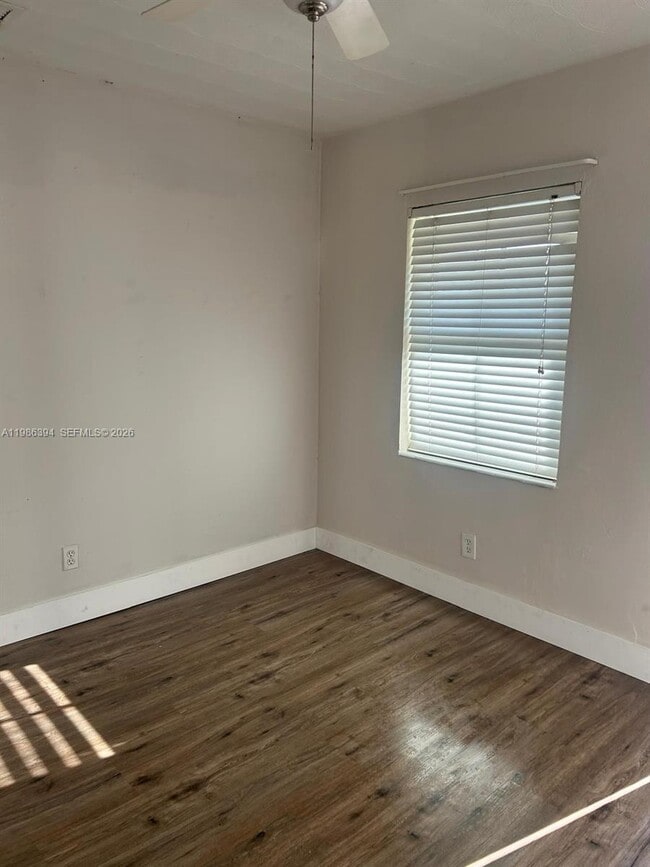 Building Photo - 2214 N 25th Ave