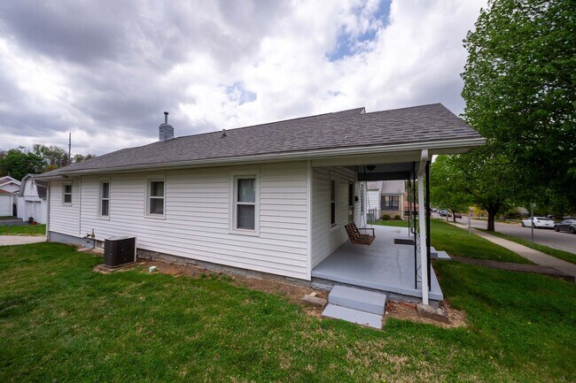 Building Photo - 112 E 15th St