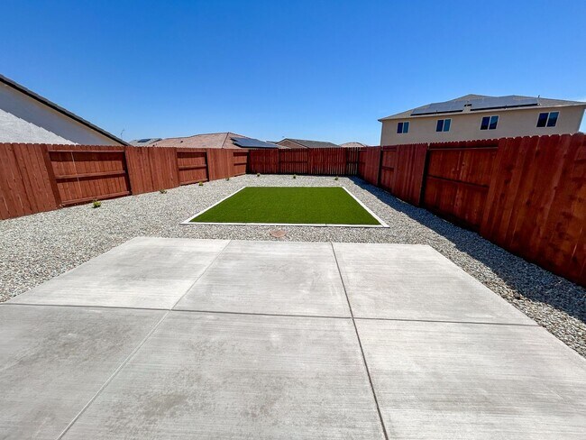 Building Photo - NEW BUILD HOME - Comfortable Living in a New Redding Neighborhood