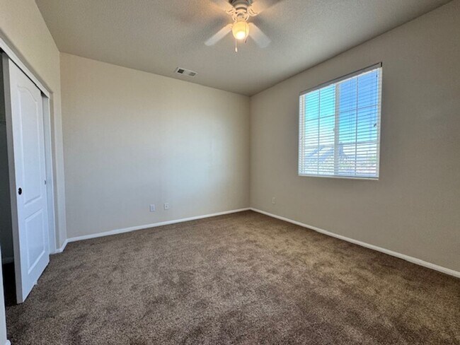 Building Photo - Gorgeous Westside 5 + 3 With Solar - $3800
