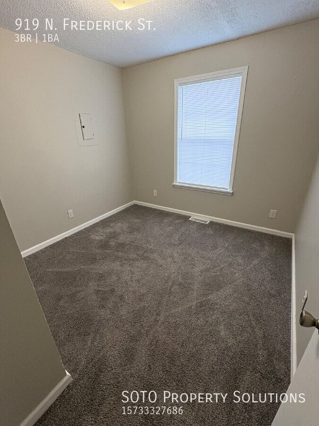 Building Photo - 919 N Frederick St