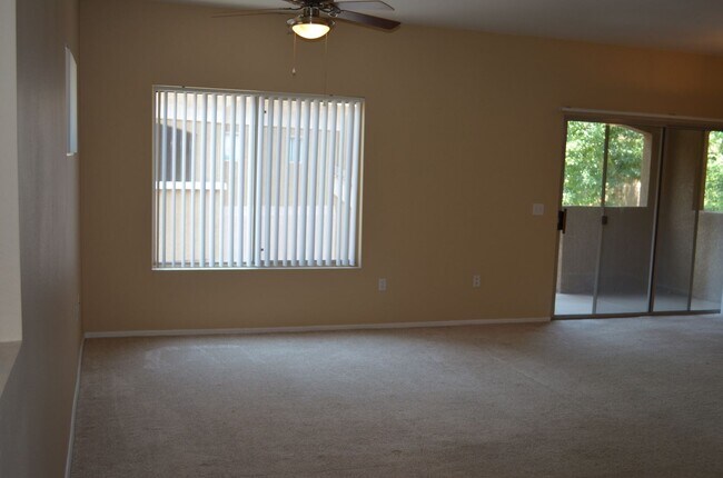 Building Photo - MOVE IN Special!!  Biltmore 2 bedroom!