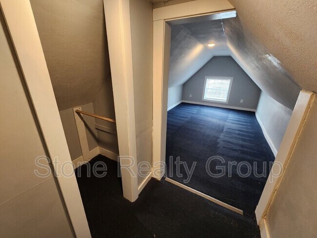Building Photo - 427 3rd Ave