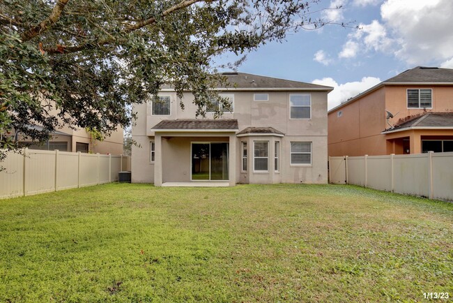 Building Photo - Stunning 4/2.5 Home with a Large Fenced Ba...