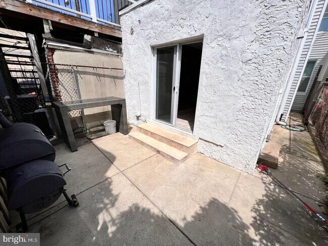 Building Photo - 2202 E Lehigh Ave