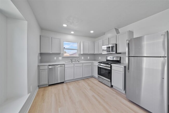 Building Photo - 5203 Panay Park Dr