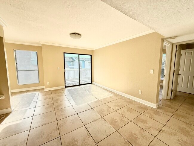 Building Photo - 455 Alt 19
