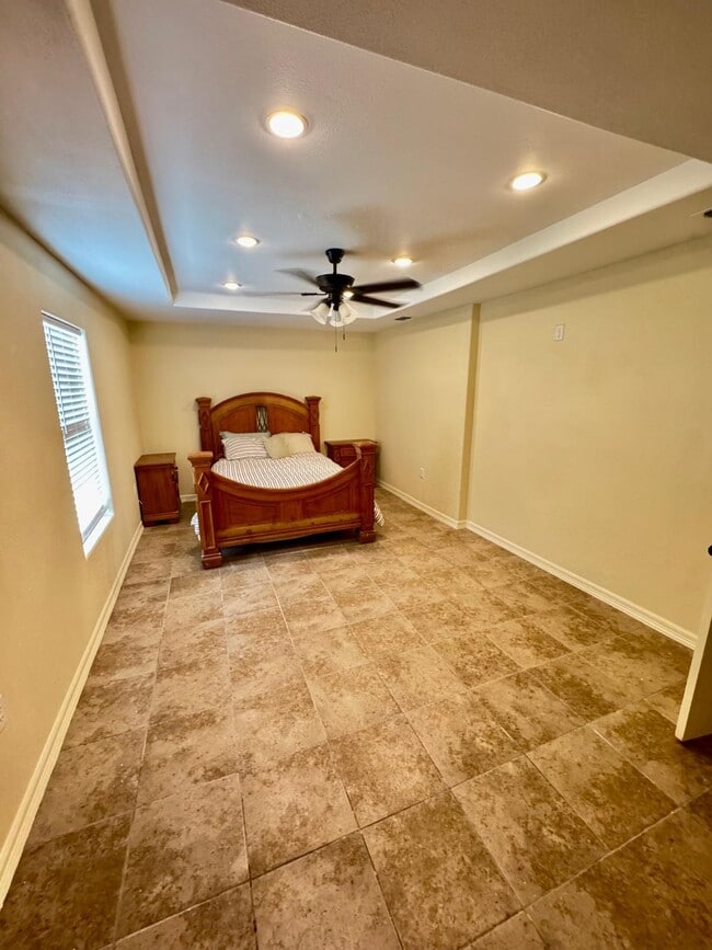 Building Photo - 111 Larga Vista Dr