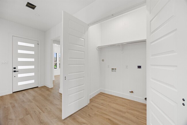 Building Photo - 610 Lettie St