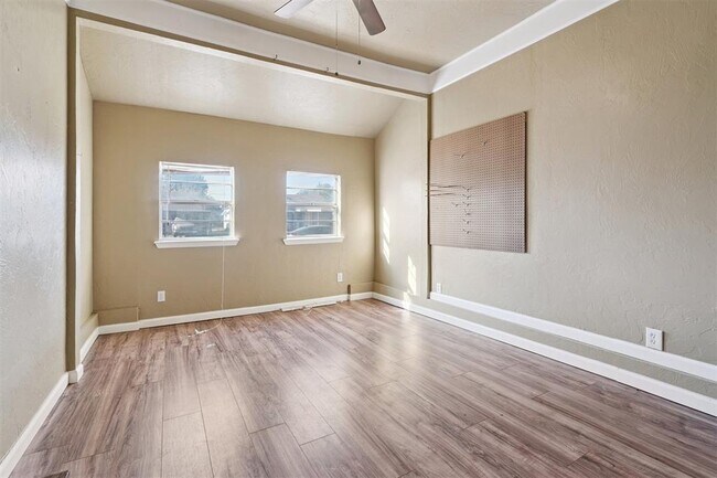 Building Photo - 317 E Key Blvd