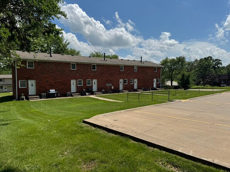 Building Photo - 18 Parkview Dr