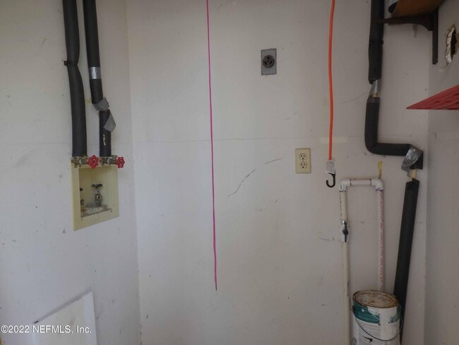 Building Photo - 2074 2nd St S