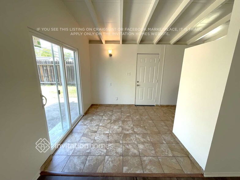 Building Photo - 6416 La Cienega Dr
