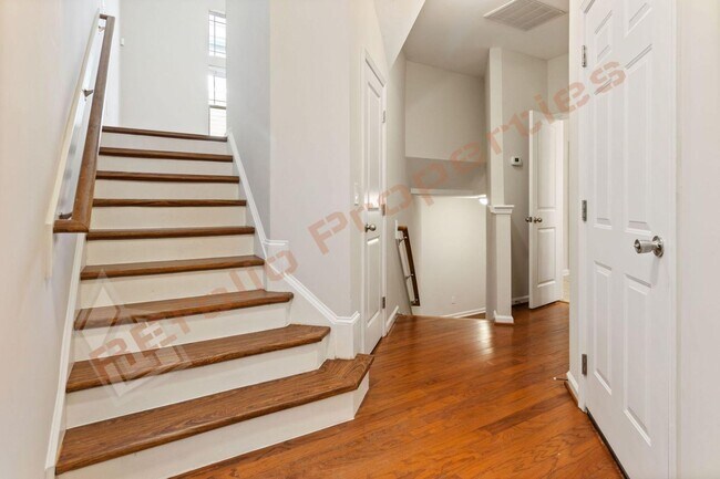 Building Photo - Luxury 3-Story Townhome, No Carpet 4 Bedro...