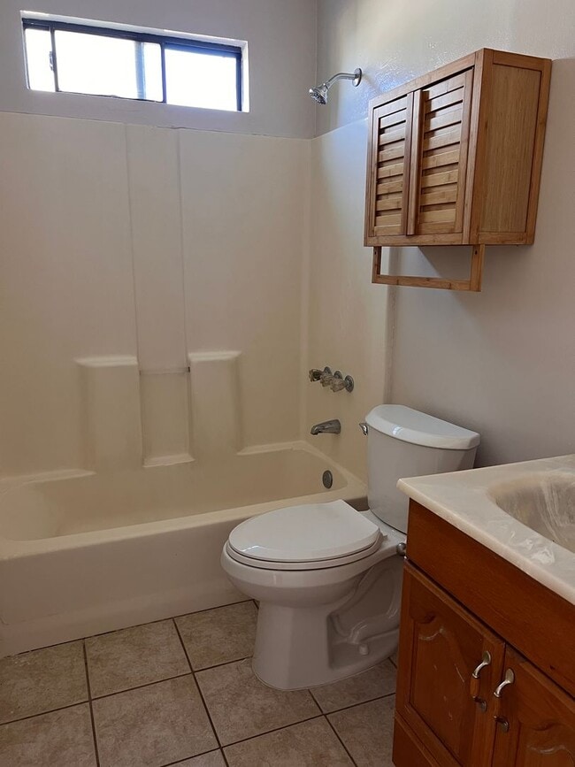 Building Photo - 3 Bedroom home for Rent
