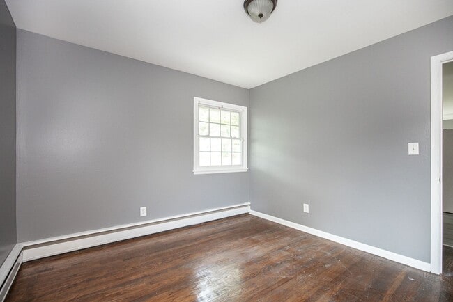 Building Photo - NICE RANCH IN AMHERST!
