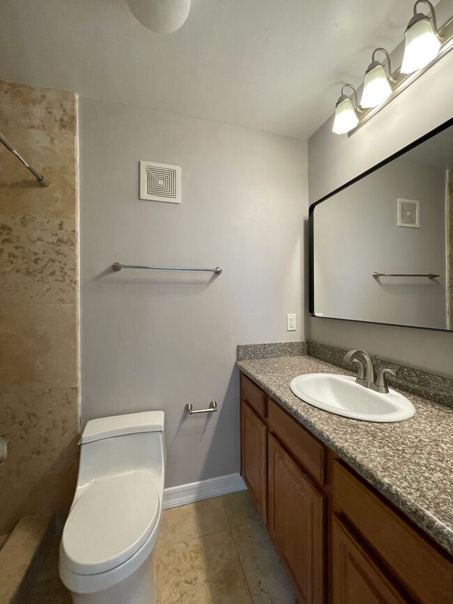 Building Photo - Beautiful Remodeled Condo In North Park w/...