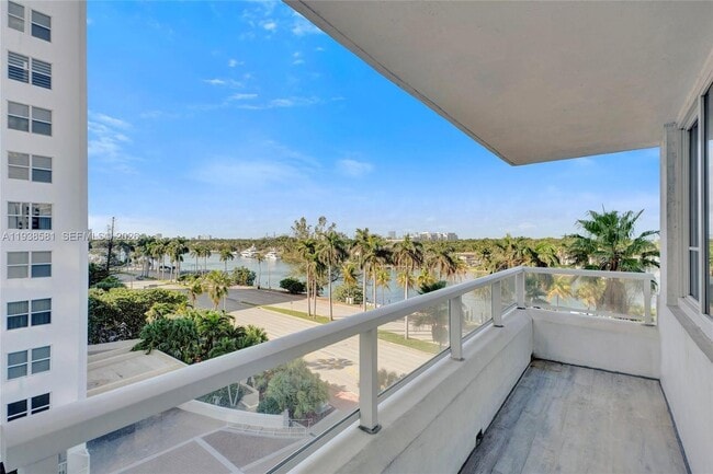 Building Photo - 5005 Collins Ave