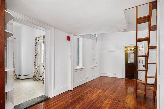 Building Photo - 4 Pallas St