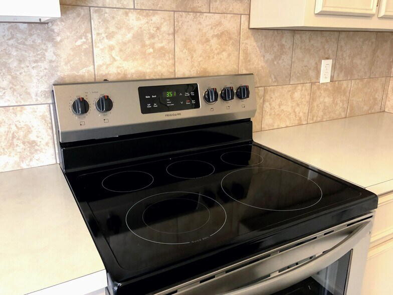 Modern flat top electric Range for easy cleaning. - 128 E Ball Rd