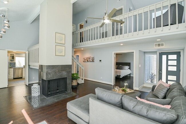 Building Photo - 12800 Briar Forest Dr