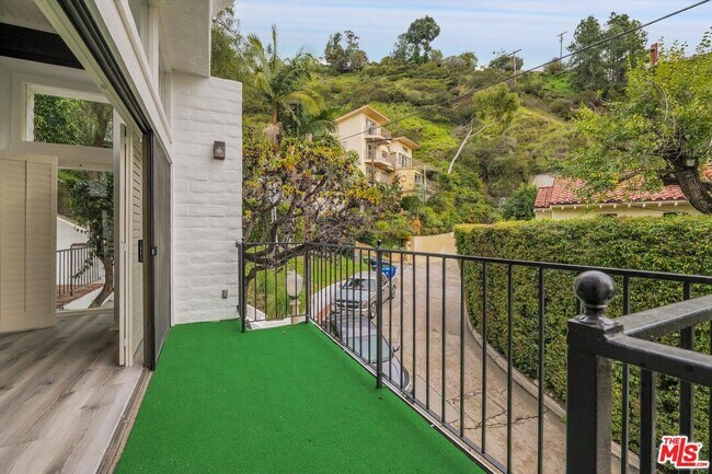 Building Photo - 1713 Queens Ct