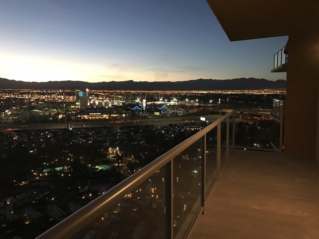 Building Photo - Gorgeous ONE LV High Rise Unit For Rent