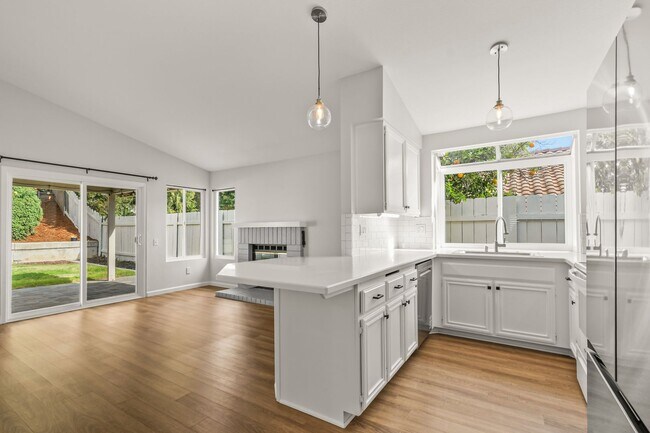 Building Photo - Beautiful 4BR Single-Story Home with Solar in Summercreek