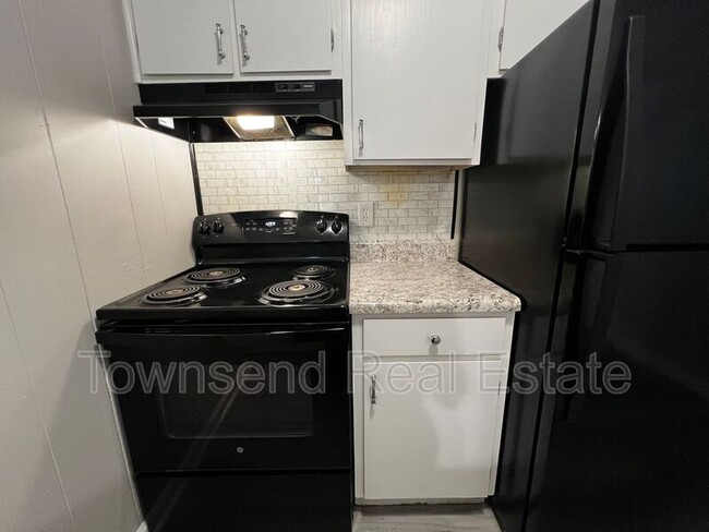 Building Photo - 5874 Century Oaks Dr