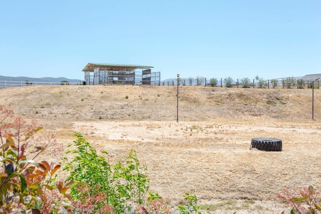 Building Photo - RANCH STYLE POOL HOME ON 2+ ACRES IN THE H...