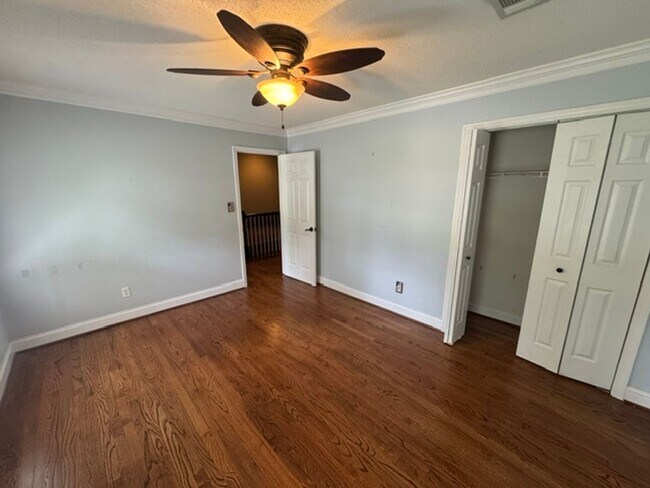 Building Photo - 483 Cambridge Way