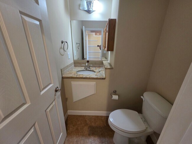 Building Photo - Wonderful Duplex in Eagle Ridge