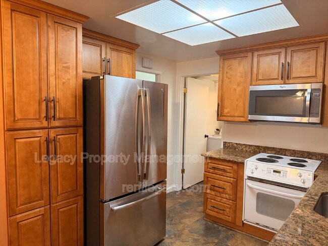 Building Photo - 1427 Bel Air Dr