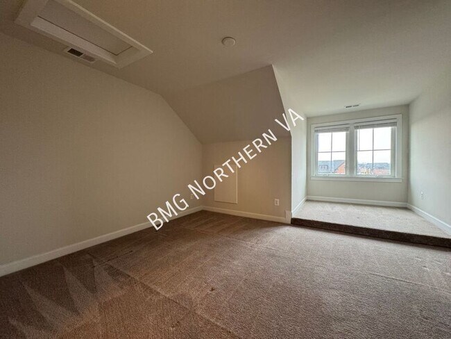 Building Photo - 43339 Stadium Ter