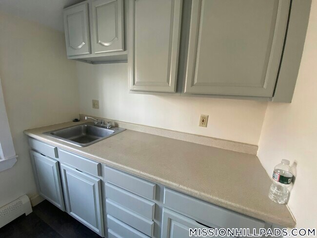 Building Photo - 40 Winthrop St