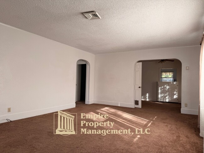 Building Photo - 537 NE Winchester St