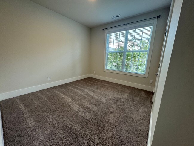 Building Photo - 154 Fernhill Dr NW