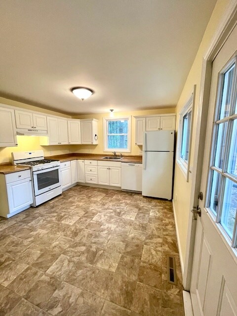 Building Photo - 71 Pequot Rd