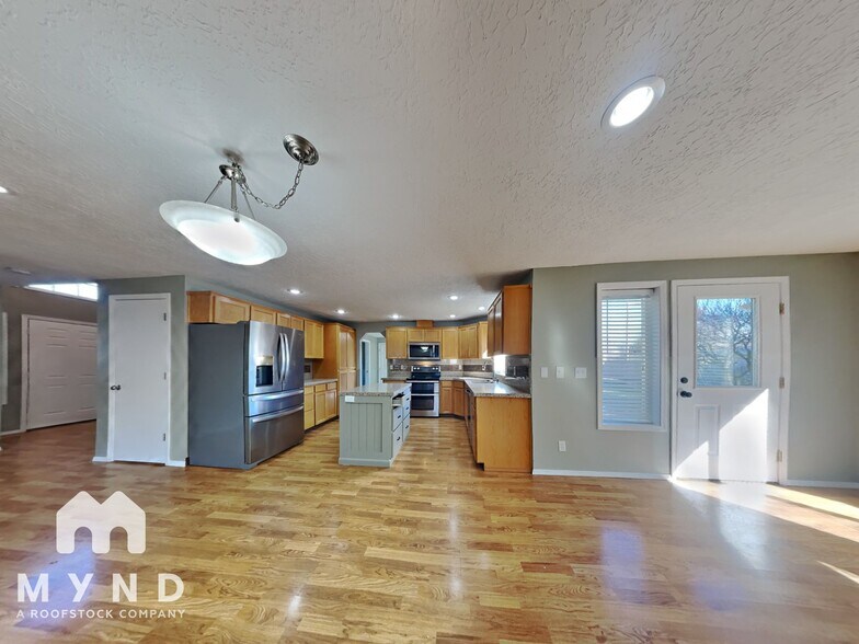 Building Photo - 2711 NE 154th Ct
